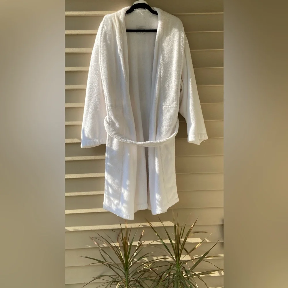 Gently Loved Sz-L/XL Robe By:”Hotel Collection” Luxurious💯Cotton White Bathrobe